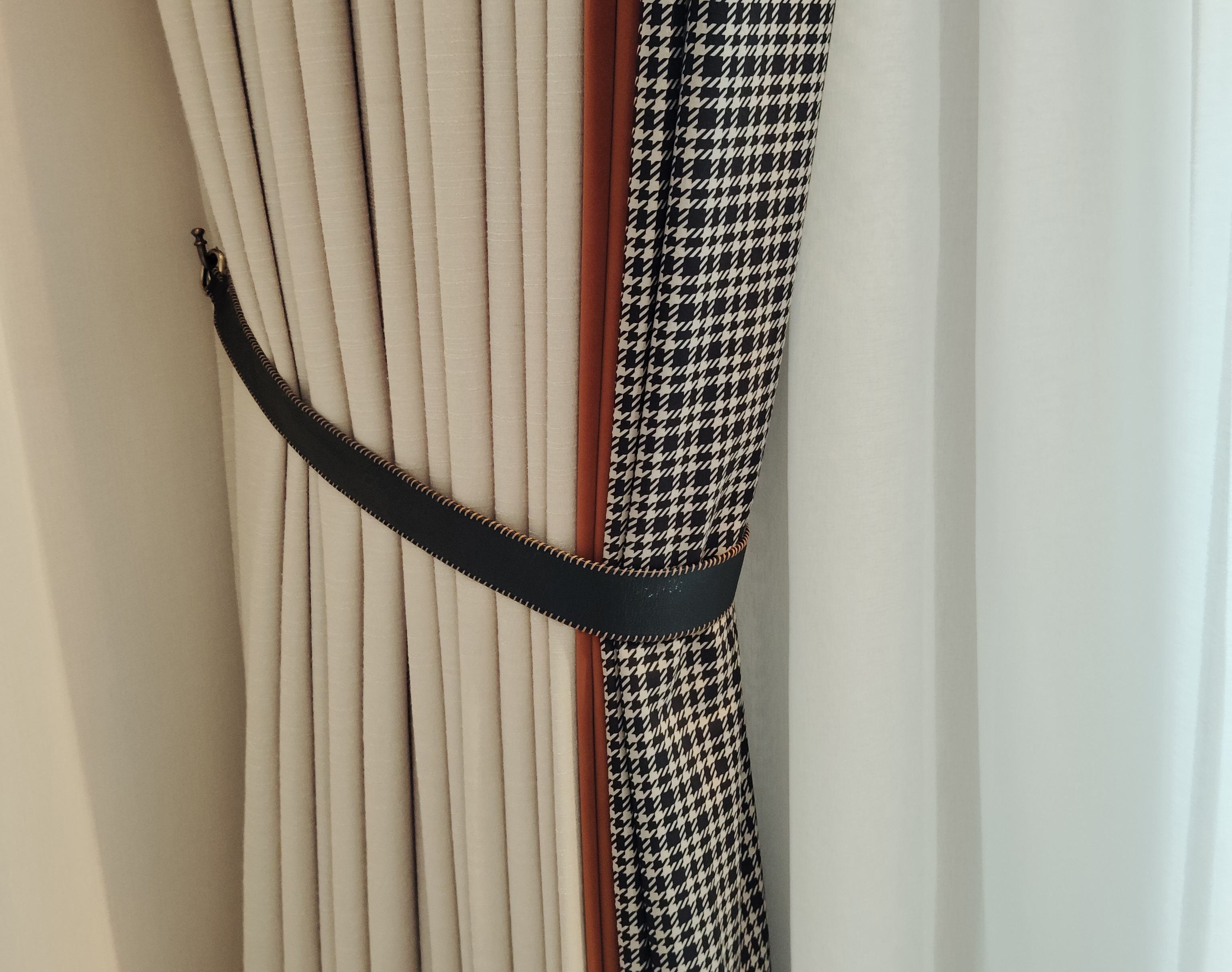 CUSTOMISED CURTAIN